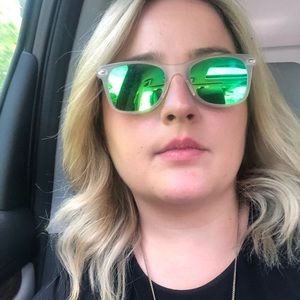 Meet your Posher, Hillary